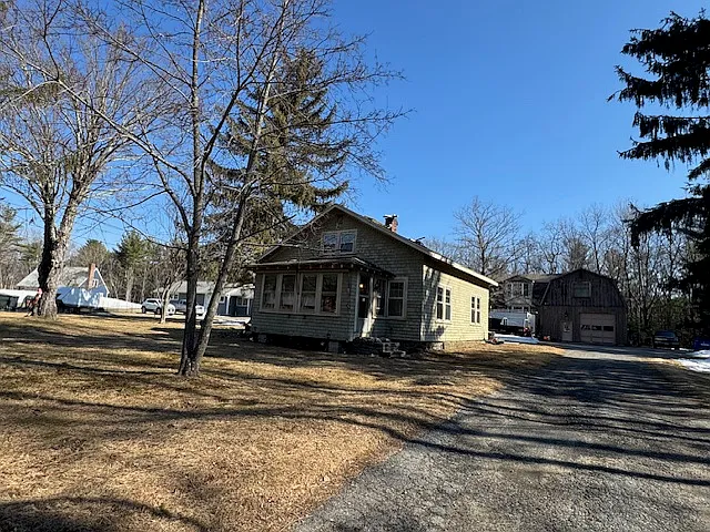 950 Wachusett St — Photo 1