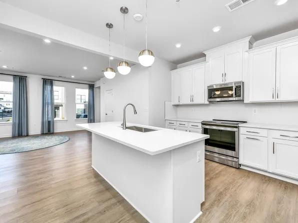 4627 Olivine Dr, Chantilly, VA