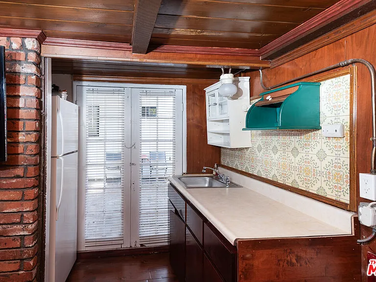 14842 Morrison St — Photo 22
