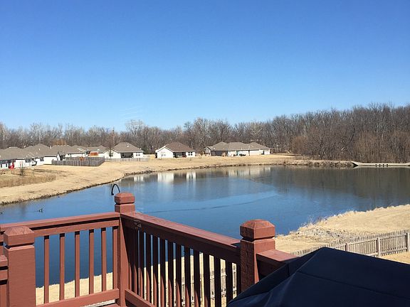 4th image of 510 SW Lakeview Dr