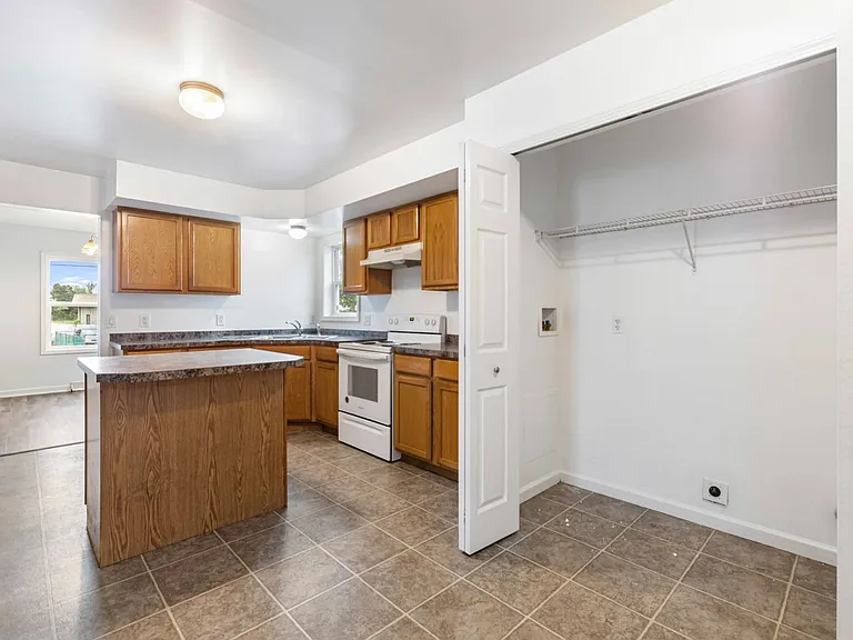 354 W Main St — Photo 7