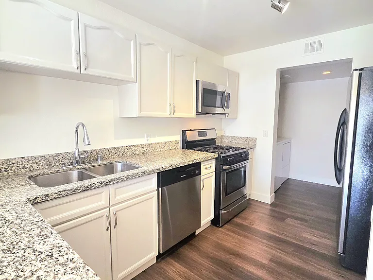 7604 Connemara Ave — Photo 6