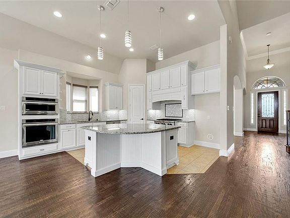 3rd image of 708 Orleans Dr