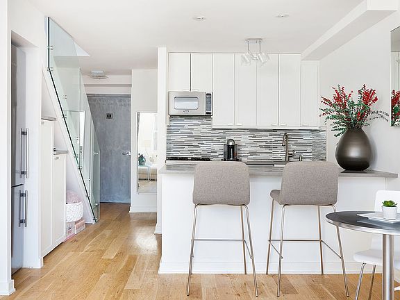 4th image of 838-840 Greenwich St