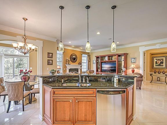 5th image of 8 Northshire Ct
