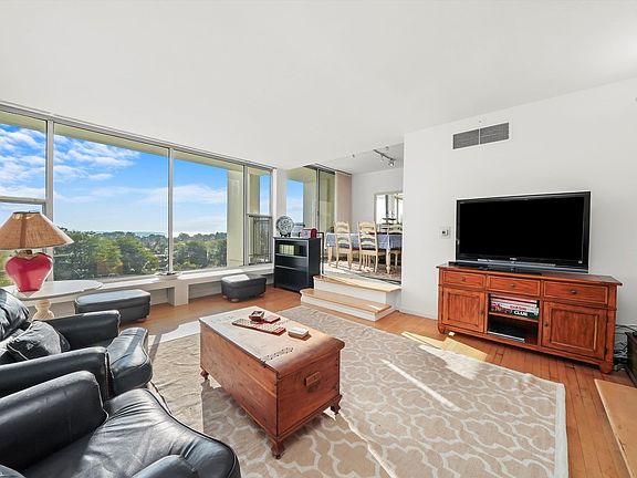 4th image of 3200 N Lake Shore Dr APT 605