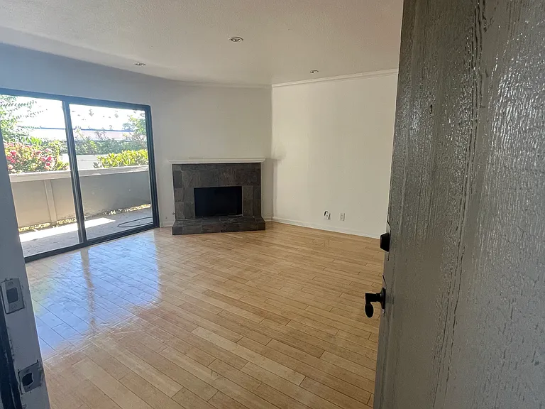 7307 Haskell Ave #4 — Photo 6