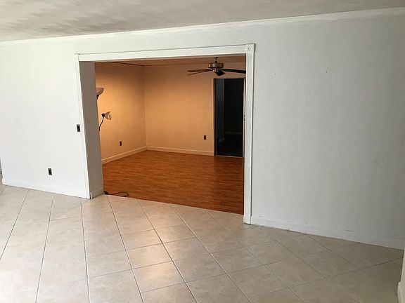 2nd image of 812 Pearl St
