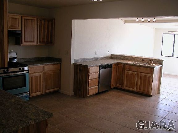 5th image of 3324 S Highland Dr