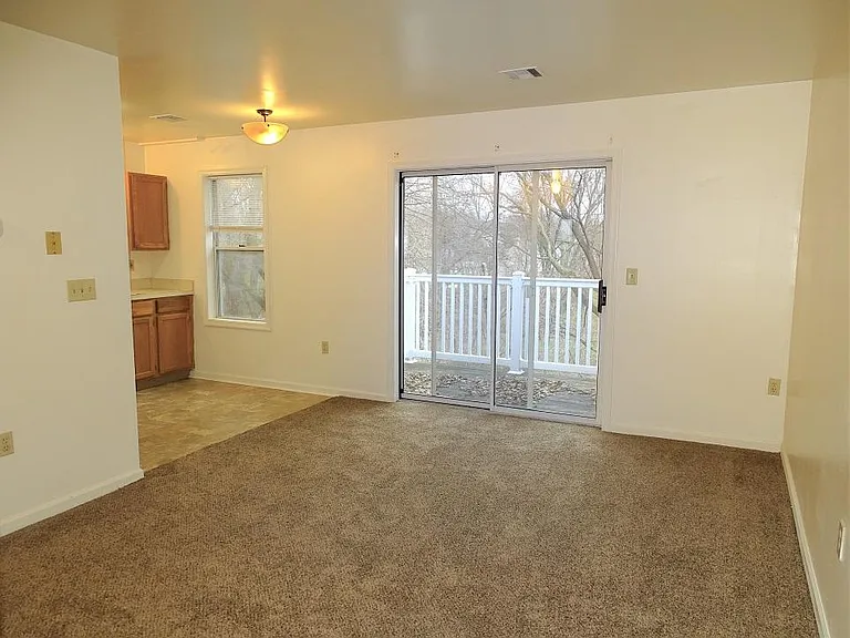 79 Hilldale Dr — Photo 5