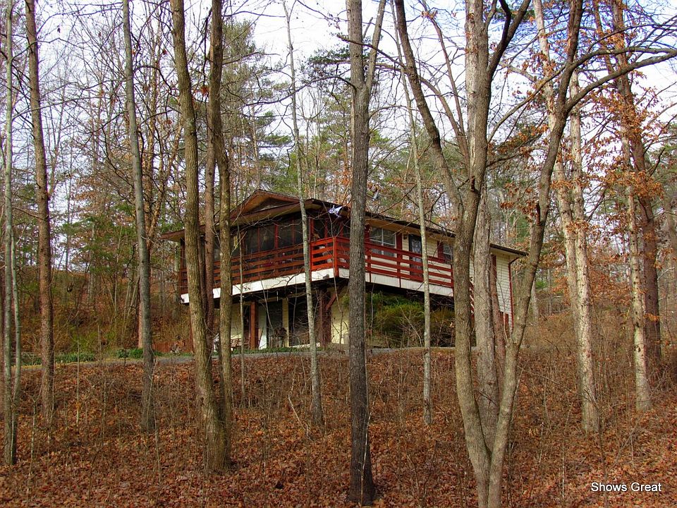 For Sale: 3114 Carvins Cove RD, Salem, Virginia 24153