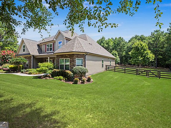 3rd image of 143 Linchwood Dr