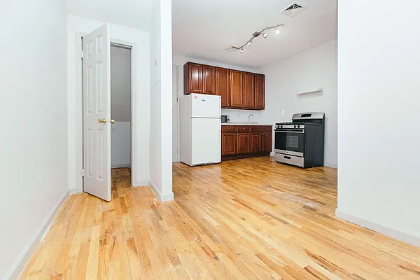 Rented by Nooklyn NYC LLC | media 19
