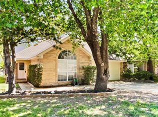 4917 Canberra Ln, Arlington, TX 76017