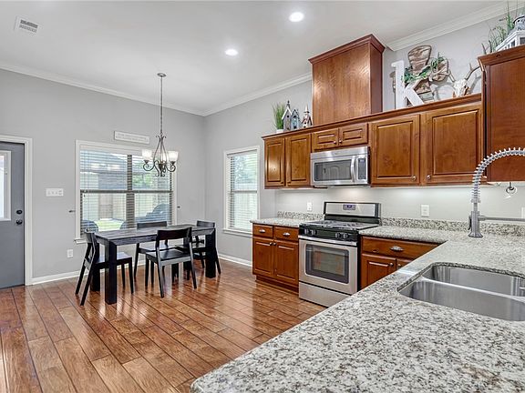 3rd image of 2501 Leyla Ln