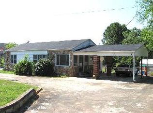 808 E McIntosh Rd, Griffin, GA 30223