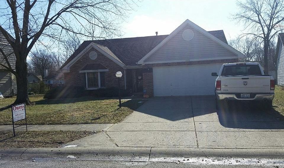 2nd image of 2828 Granada Cir N