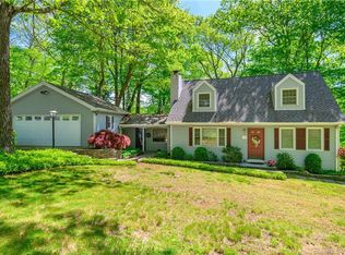 19 Wills Rd, Newtown, CT 06470