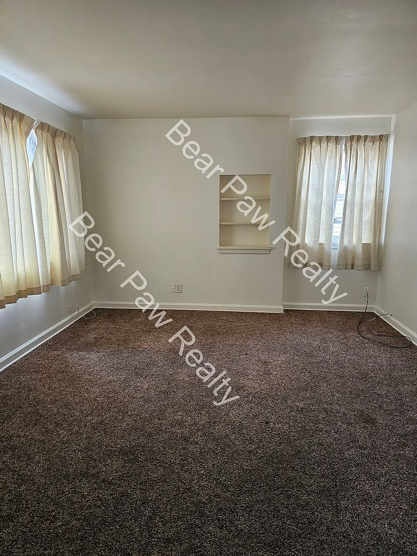 708 W 1st Ave — Photo 4