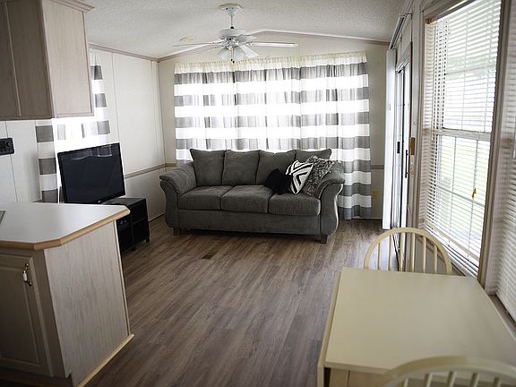 2nd image of 530 Flamingo Cir