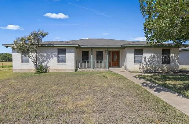 5 bed, 5.0 bath, 4300 sqft, $3,950 — Photo 2