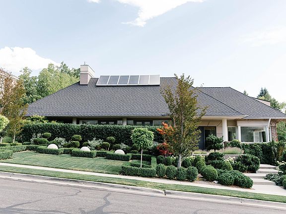2nd image of 2852 E Kennedy Dr