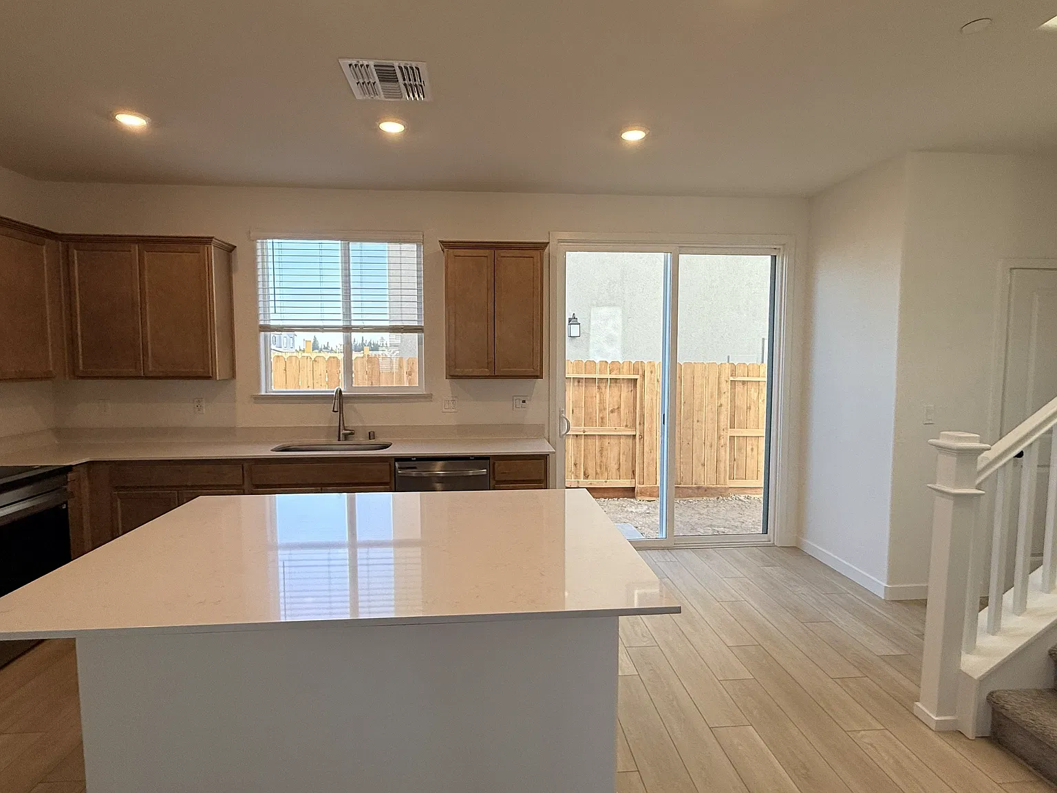 3 bed, 2.5 bath, 1708 sqft, $3,350 — Photo 4