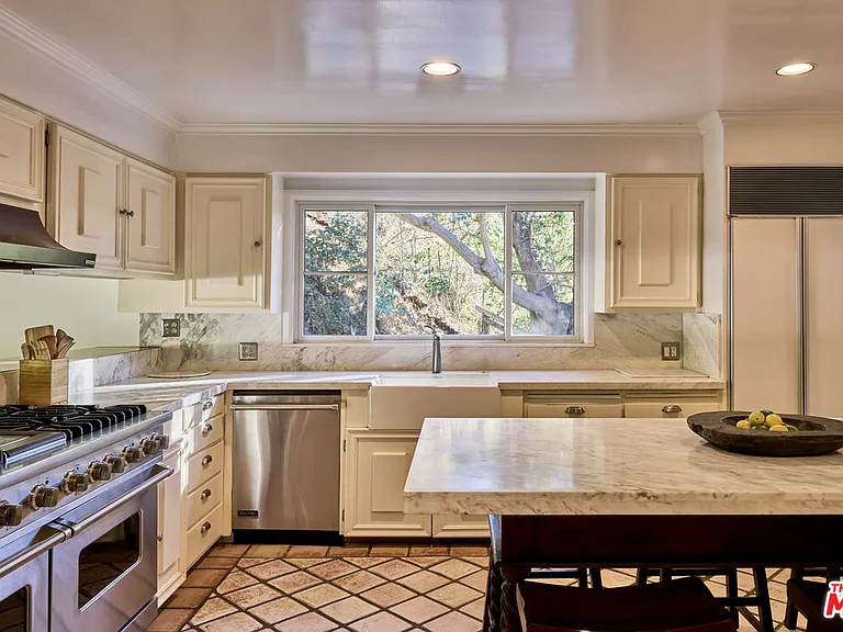 3268 Serra Rd — Photo 13
