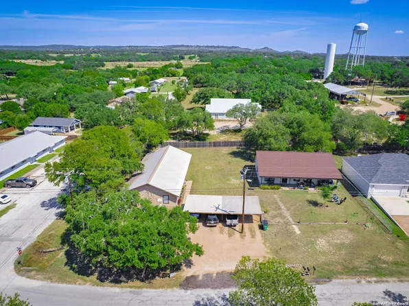 1016-1022 13th St, Blanco, TX 78606