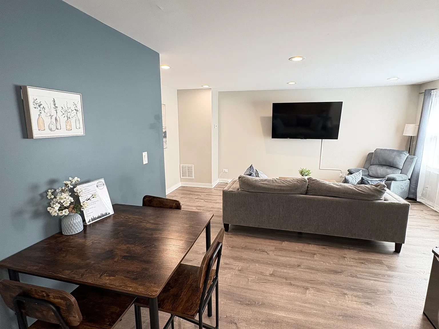 3 bed, 1.5 bath, $2,500 — Photo 3