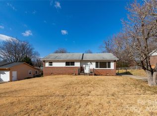 27 Wagon Rd, Asheville, NC 28805