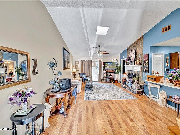 5th image of 122 Wesleyan Way