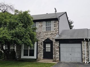 1246 Robin Dr, Carol Stream, IL 60188