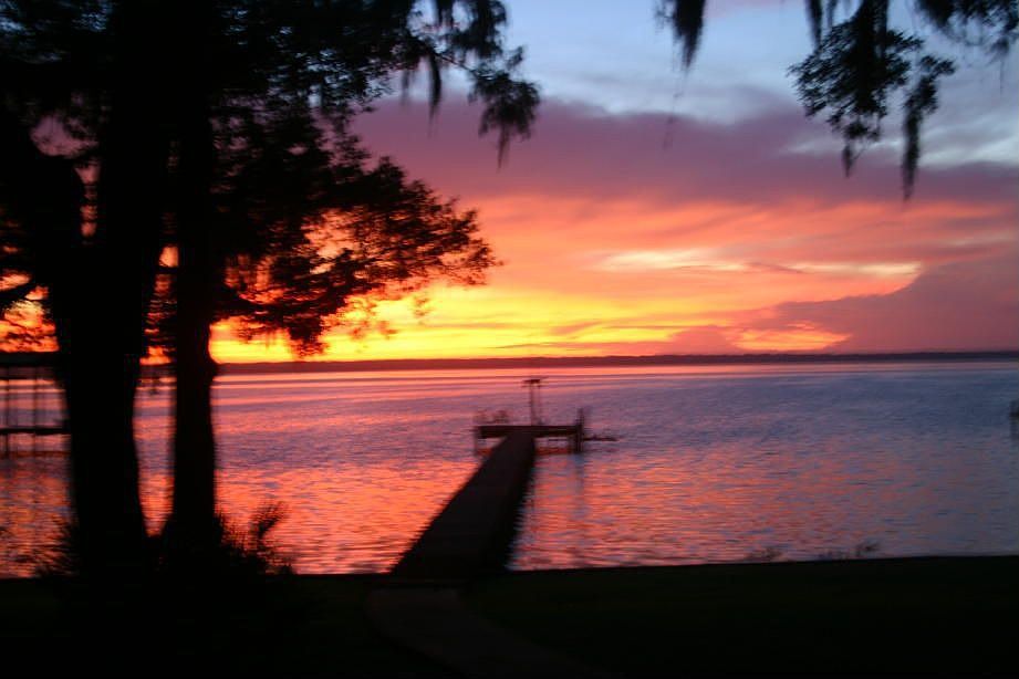 Beautiful sunrises, shade and sea breezes in the afternoon
