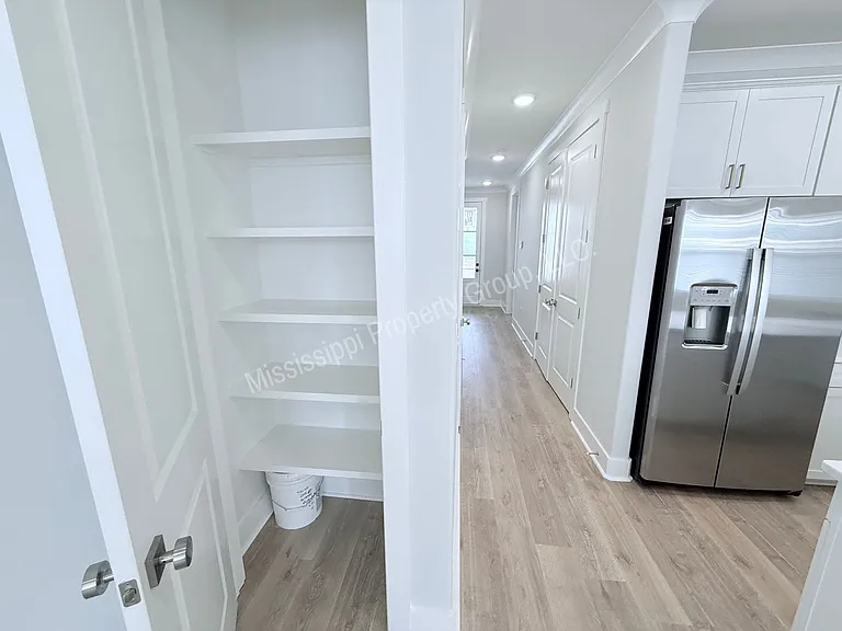 613 Miramar Ln — Photo 7