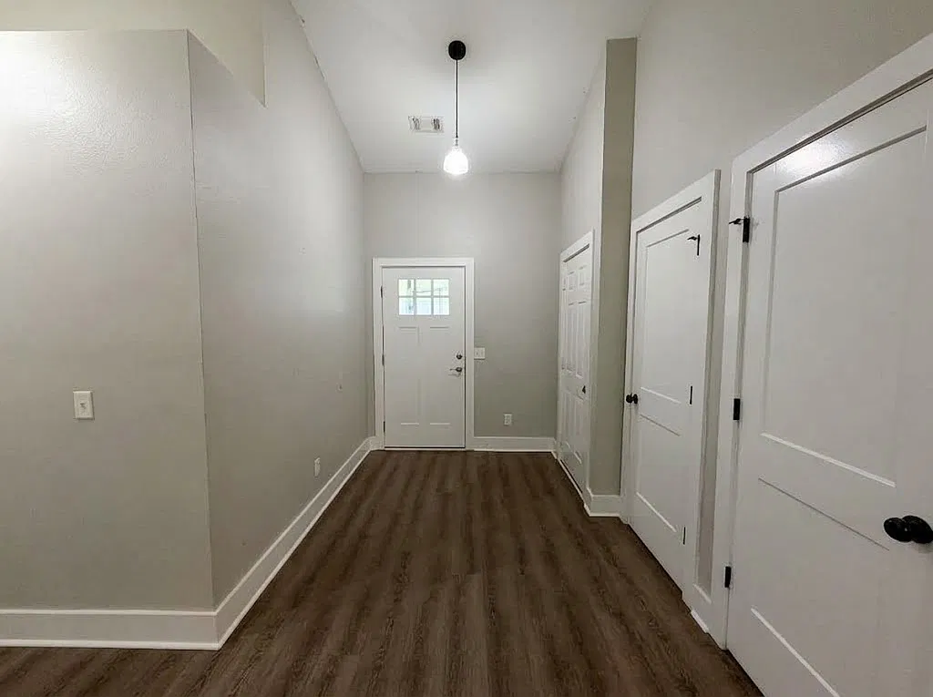3 bed, 1280 sqft, $2,125 — Photo 3