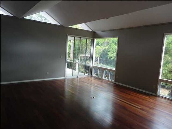 4th image of 3510 Dunwoody Dr
