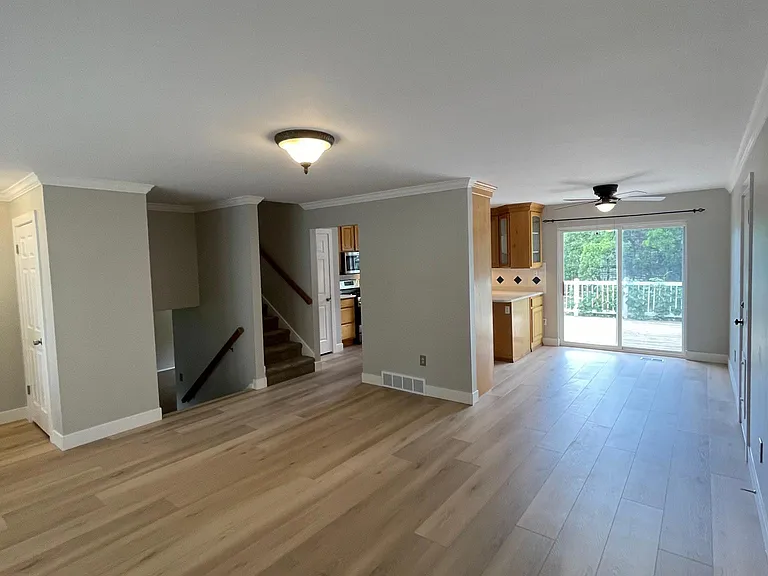 1097 Grove Creek Dr — Photo 12