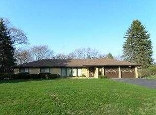 N81W15244 Hilltop Dr, Menomonee Falls, WI 53051