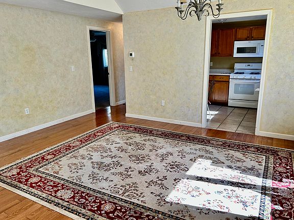 5th image of 28 Windward Street UNIT 28