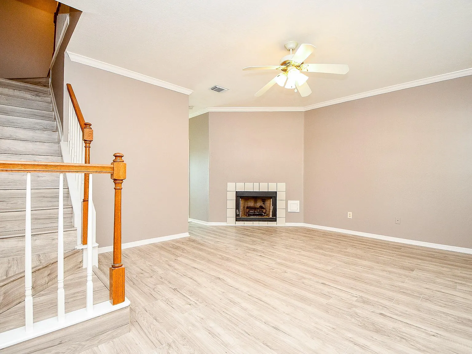 2 bed, 2.5 bath, 1152 sqft, $1,600 — Photo 4