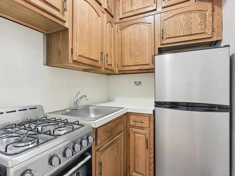 71-40 112th St #106 — Photo 9