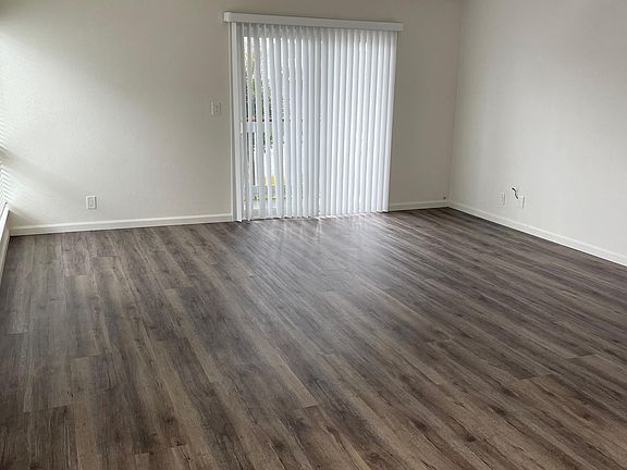 5th image of 465 Kelly Ave #D