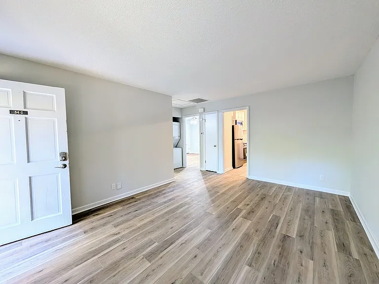 34 N Circle Dr — Photo 3