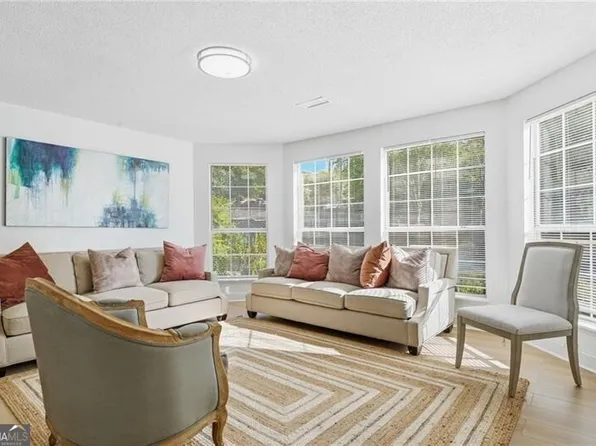 904 Wentworth Ct, Alpharetta, GA 30022