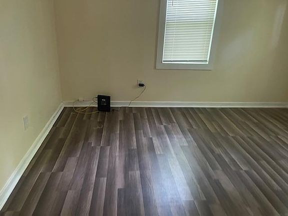 3rd image of 1006 Henry Jay St