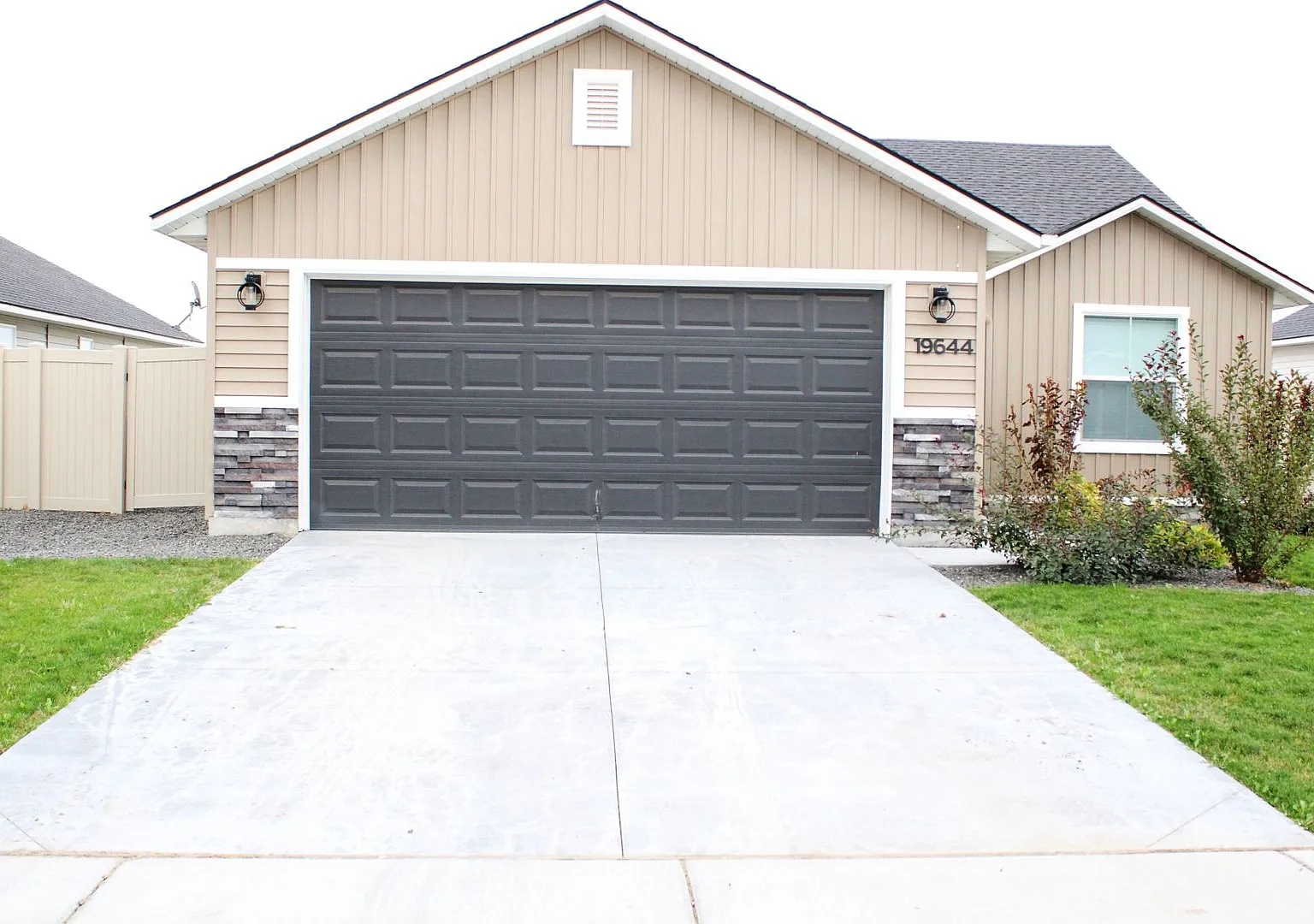 Executive Rental! — Photo 1