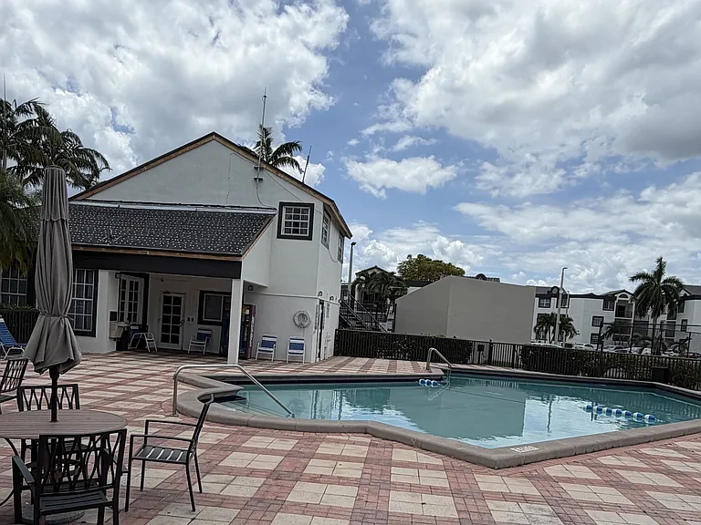9711 Fontainebleau Blvd — Photo 19