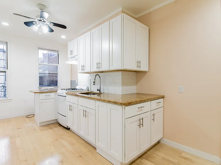 67 Jewel St #2R — Photo 10