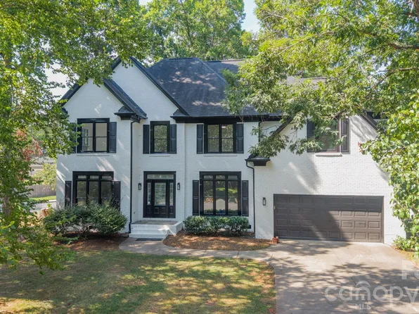 11550 Falling Leaves Dr, Charlotte, NC 28277